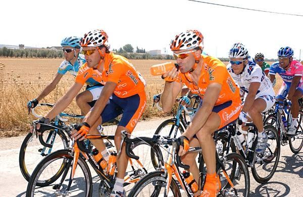 Iban Mayo (L) chats to a teammate