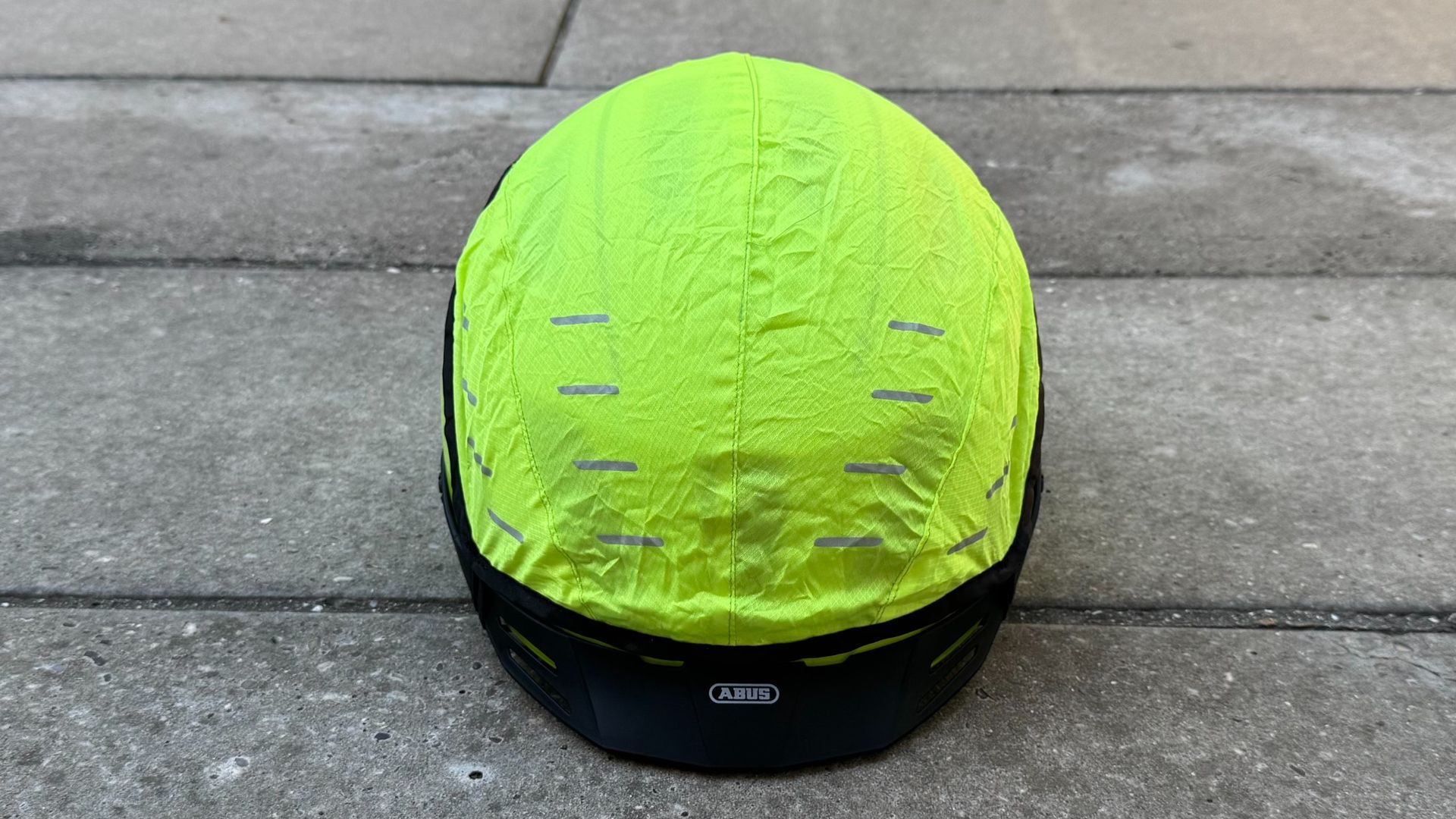 The Abus Pedelec 2.0 MIPS with in-built rain cover