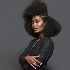 Hair, Afro, Hairstyle, Clothing, Beauty, Black hair, Fur, Fashion, Photo shoot, Photography, 