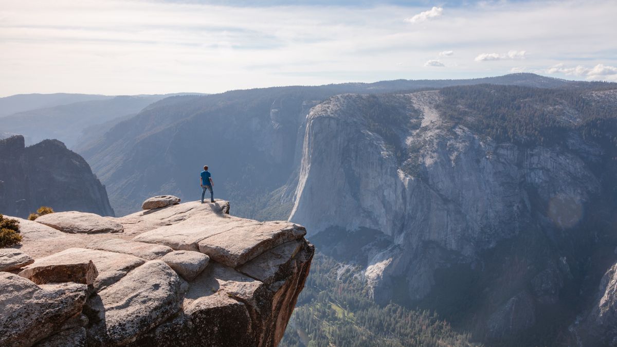 Man standing on Taft Point, Yosemite