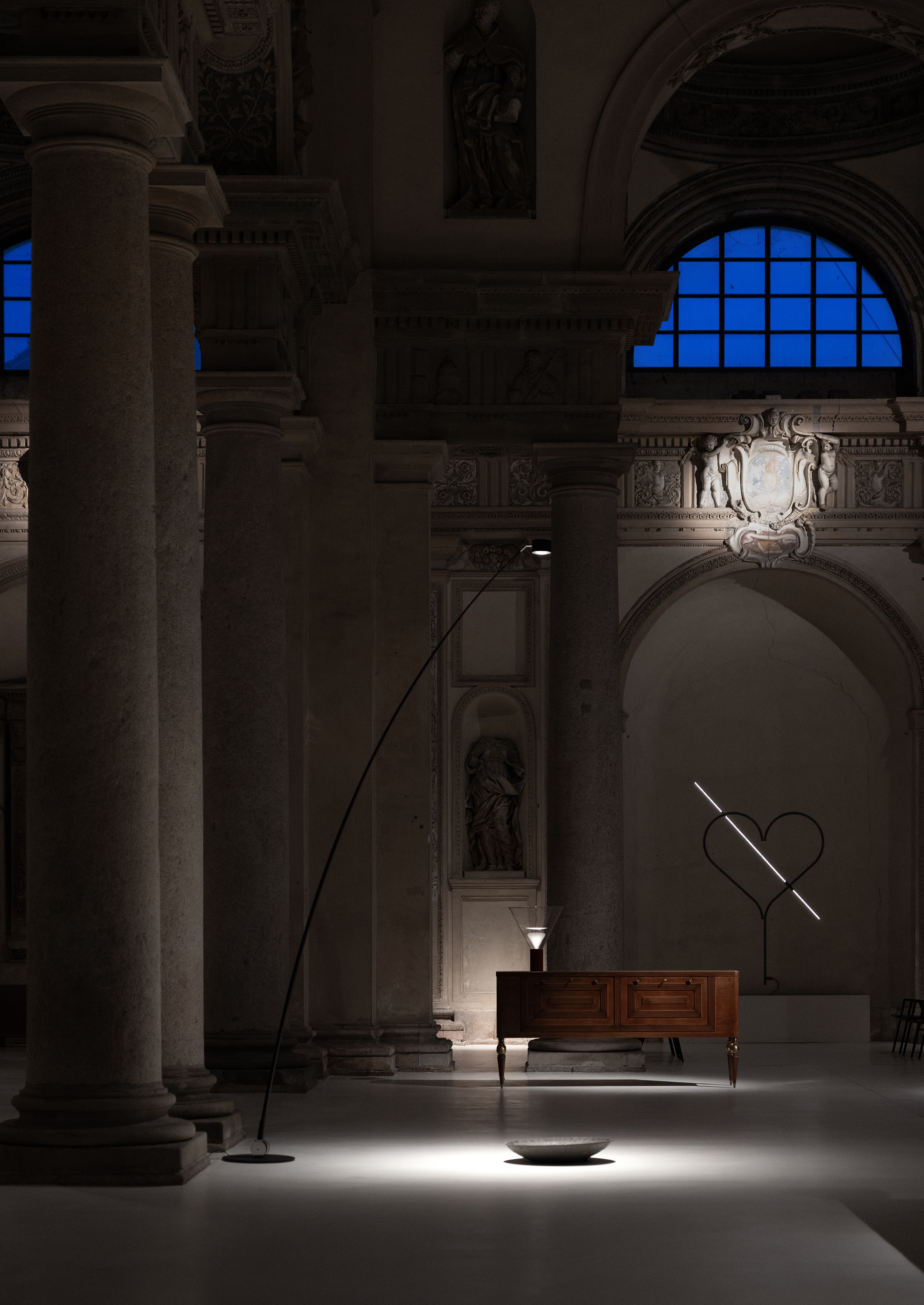 Davide Groppi lighting at Volumnia, Piacenza