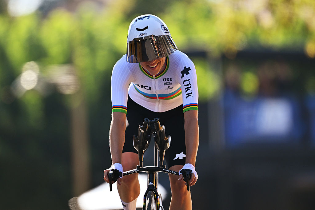 ETOILE-SUR-RHONE, FRANCE - OCTOBER 01: Marlen Reusser and Team Switzerland competes during the 31st UEC Road Cycling European Championships 2025 - Women's Elite Individual Time Trial a 24km race from Loriol-sur-Rhone to Etoile-sur-Rhone on October 01, 2025 in Etoile-sur-Rhone, France. (Photo by Billy Ceusters/Getty Images)