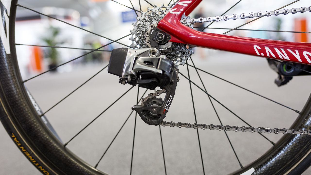 The wireless groupset looks incredibly tidy