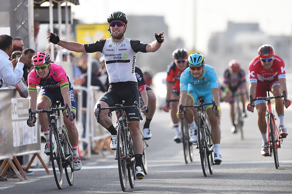 Mark Cavendish (Dimension Data) beat Sacha Modolo (Lampre-Merida) and Andrea Guardini (Astana)