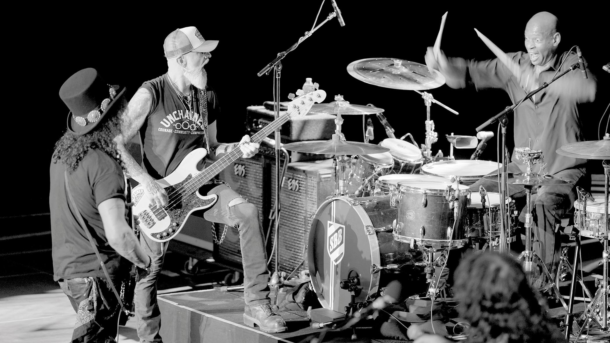 Slash performs live at the S.E.R.P.E.N.T. Festival