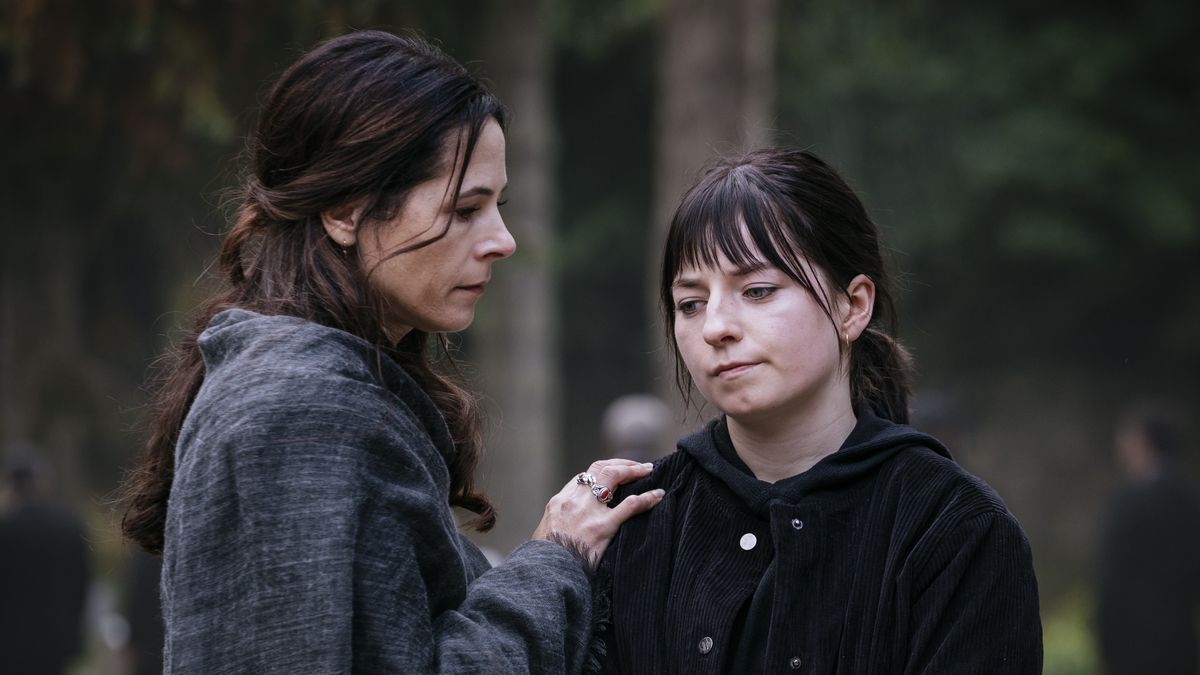 Elaine Cassidy as Sarah Fenn, Hazel Doupe as Harper Fenn in Sanctuary: A Witches Tale