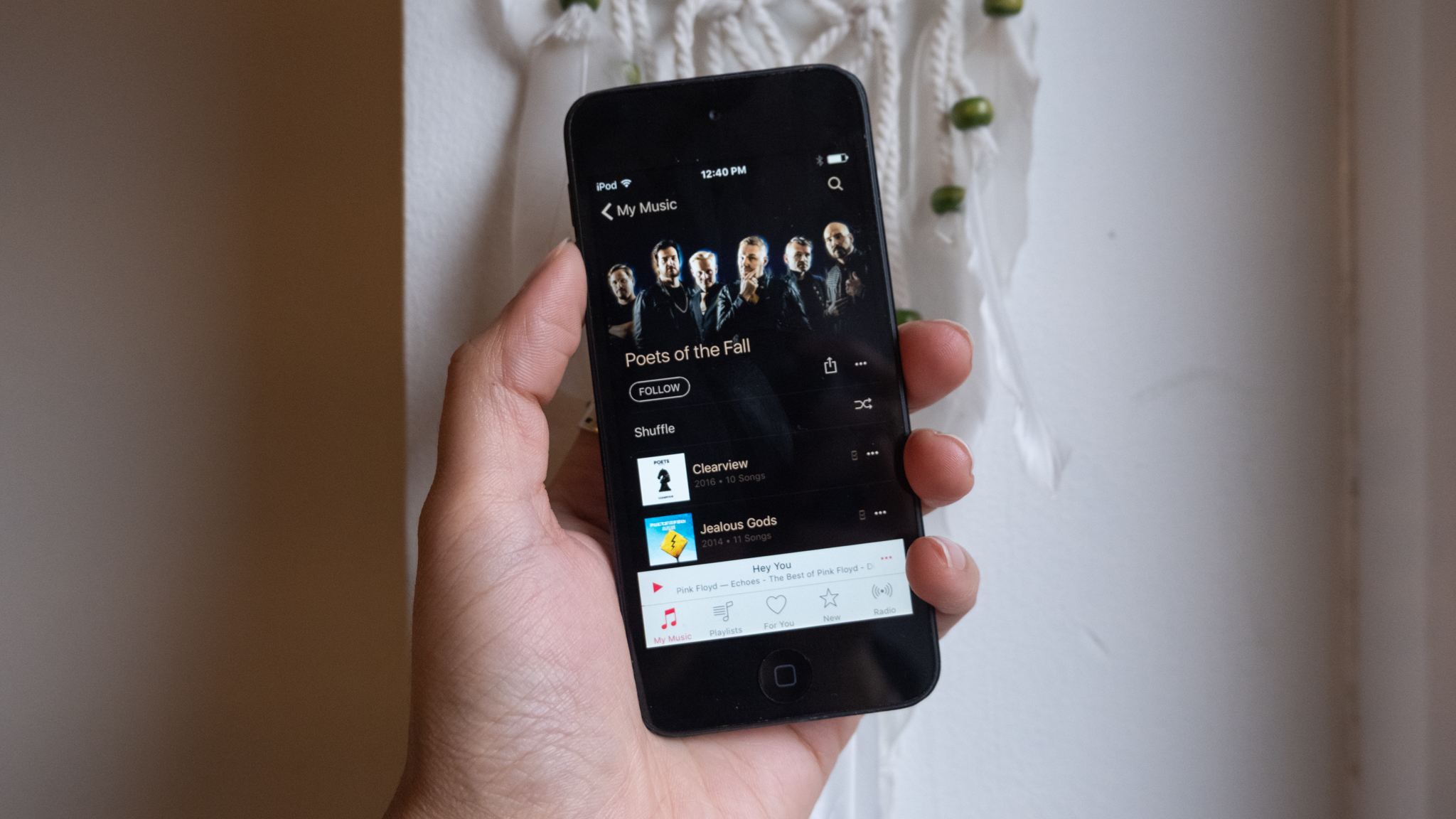 A space gray iPod Touch 6th Gen