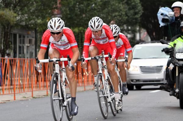 Jonathan Chodroff (Ouch p/b Maxxis) leads the team on the small hill.