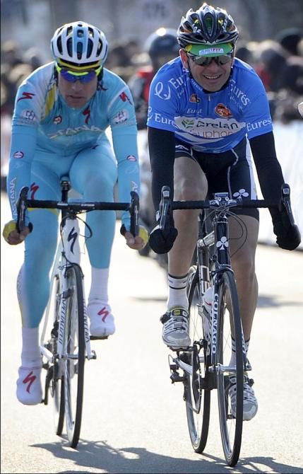 Assan Bazayev (Astana) and Koen Barbe (Team Crelan - Euphony)