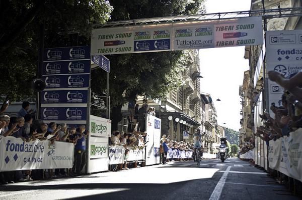 Maxat Ayazbayev (Kazakhstan) solos to victory in the opening stage.