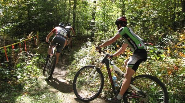 Teammates Chris Peariso and Darrin Brain (Adventure 212 / Specialized) lead Nathan Guerra (Mr. Tree / Powerbar) into the singletrack at WORS Bear Paw.