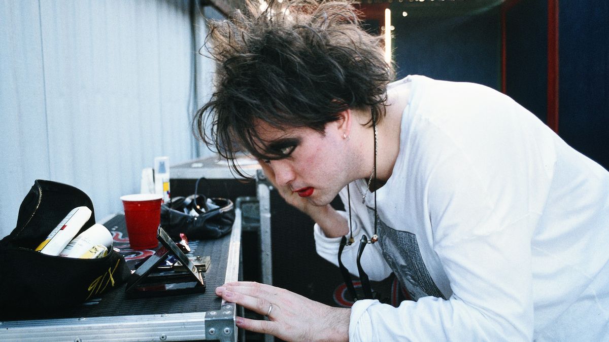 Robert Smith in 1992