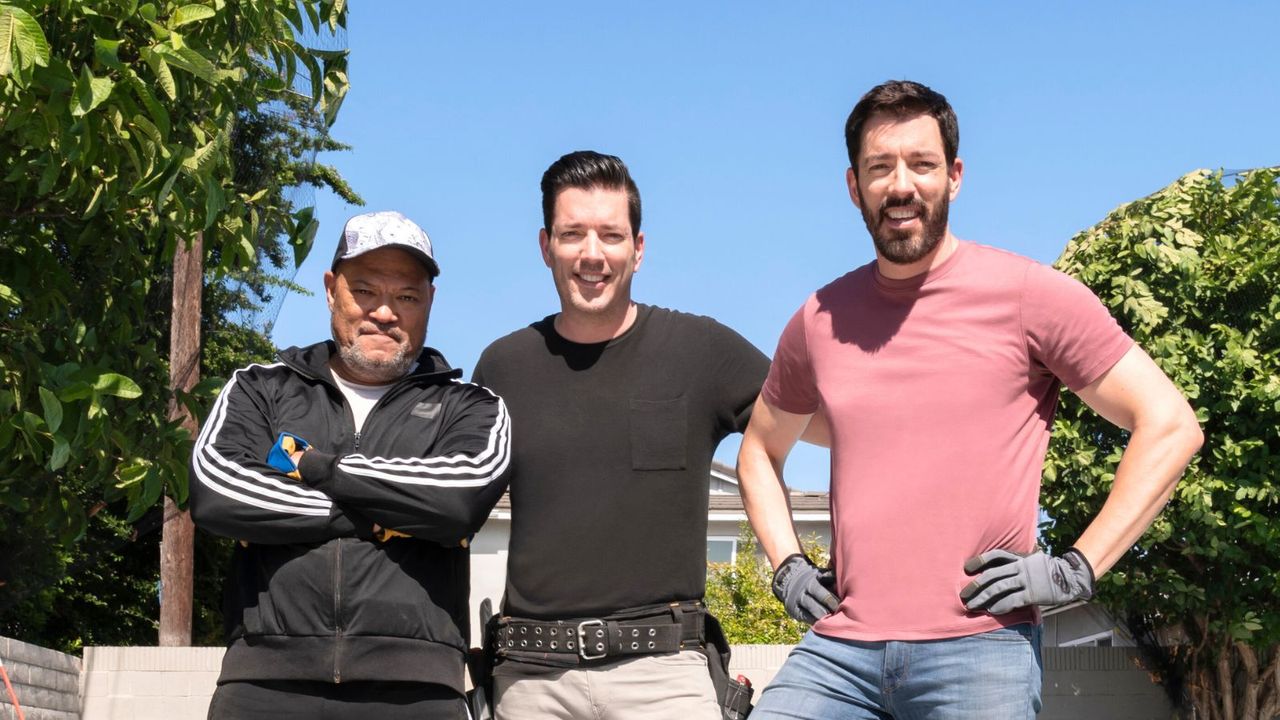 laurence fishburne and the property brothers outside