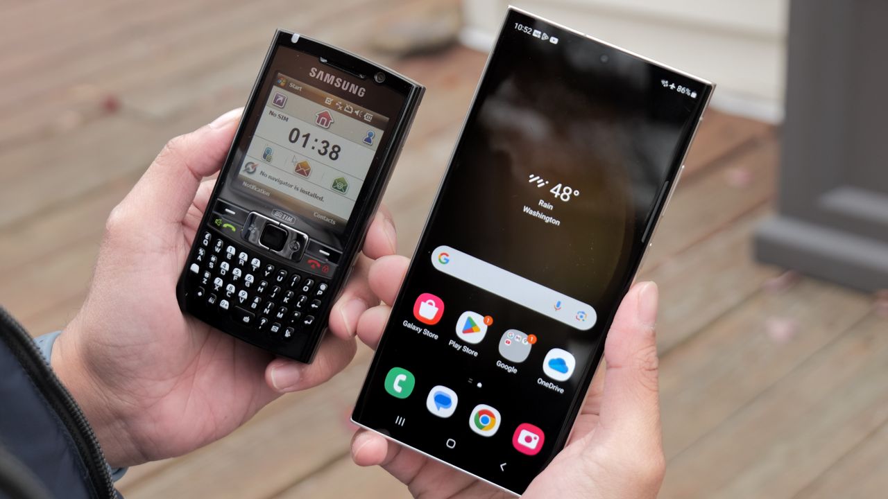 Samsung Epix held in hand.