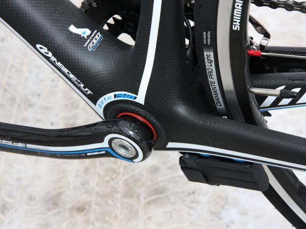 Felt's new F-series frames boast a much more 'puffed-up' appearance than the outgoing version along with a major boost in claimed stiffness. See any aluminum in that bottom bracket sleeve? That's because there isn't any.