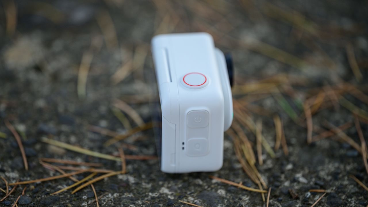 Insta360 Go 3 side buttons