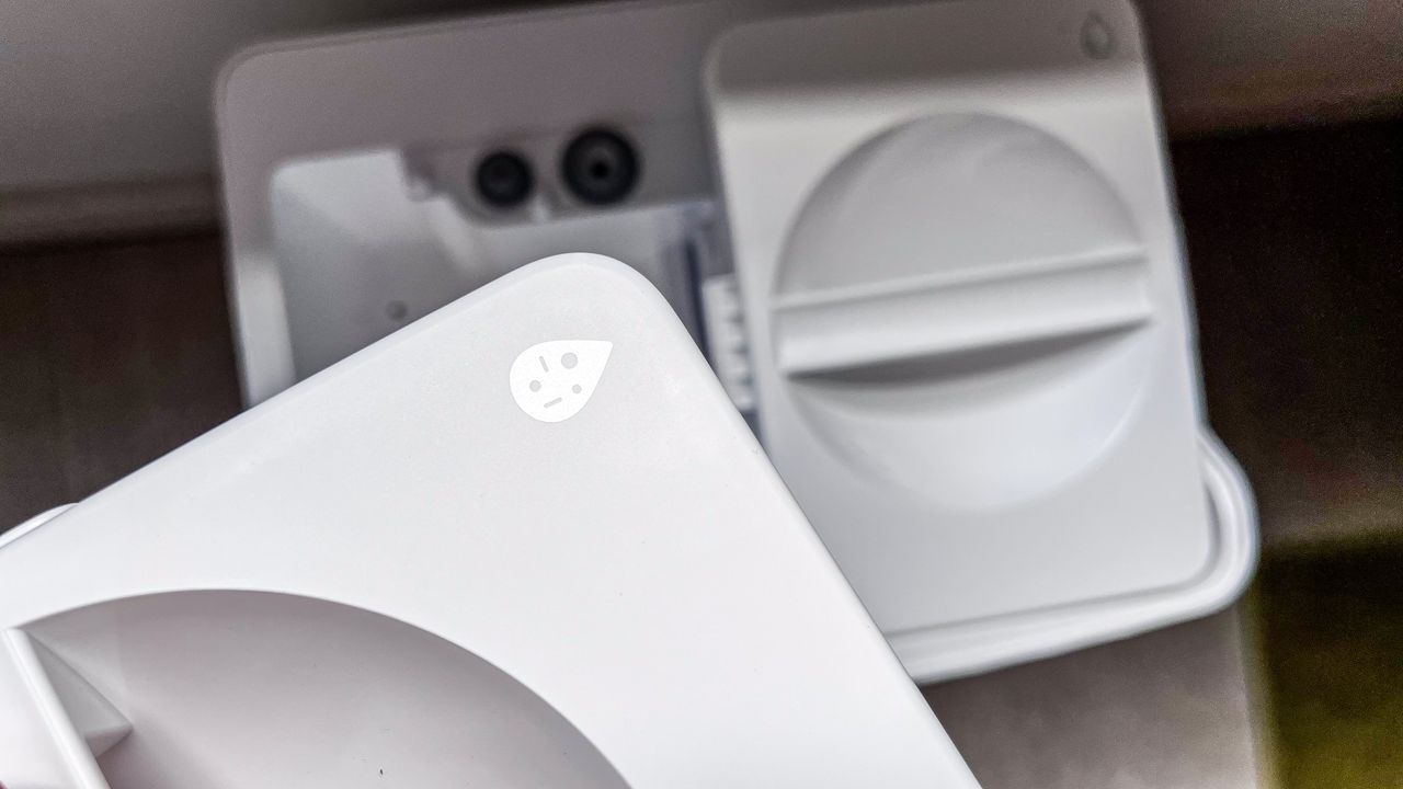 The dirty water icon on a tank in the Roborock Qrevo Edge dock