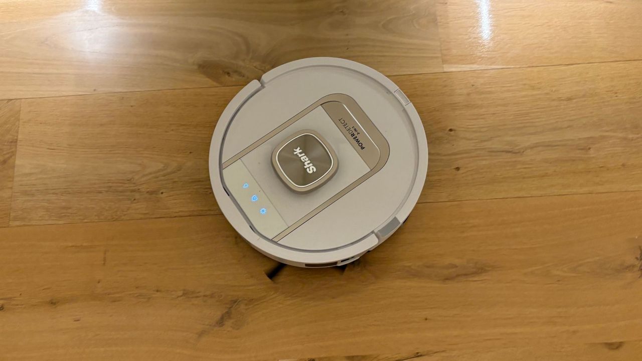 Testing the Shark PowerDetect ThermoCharged Robot Vacuum