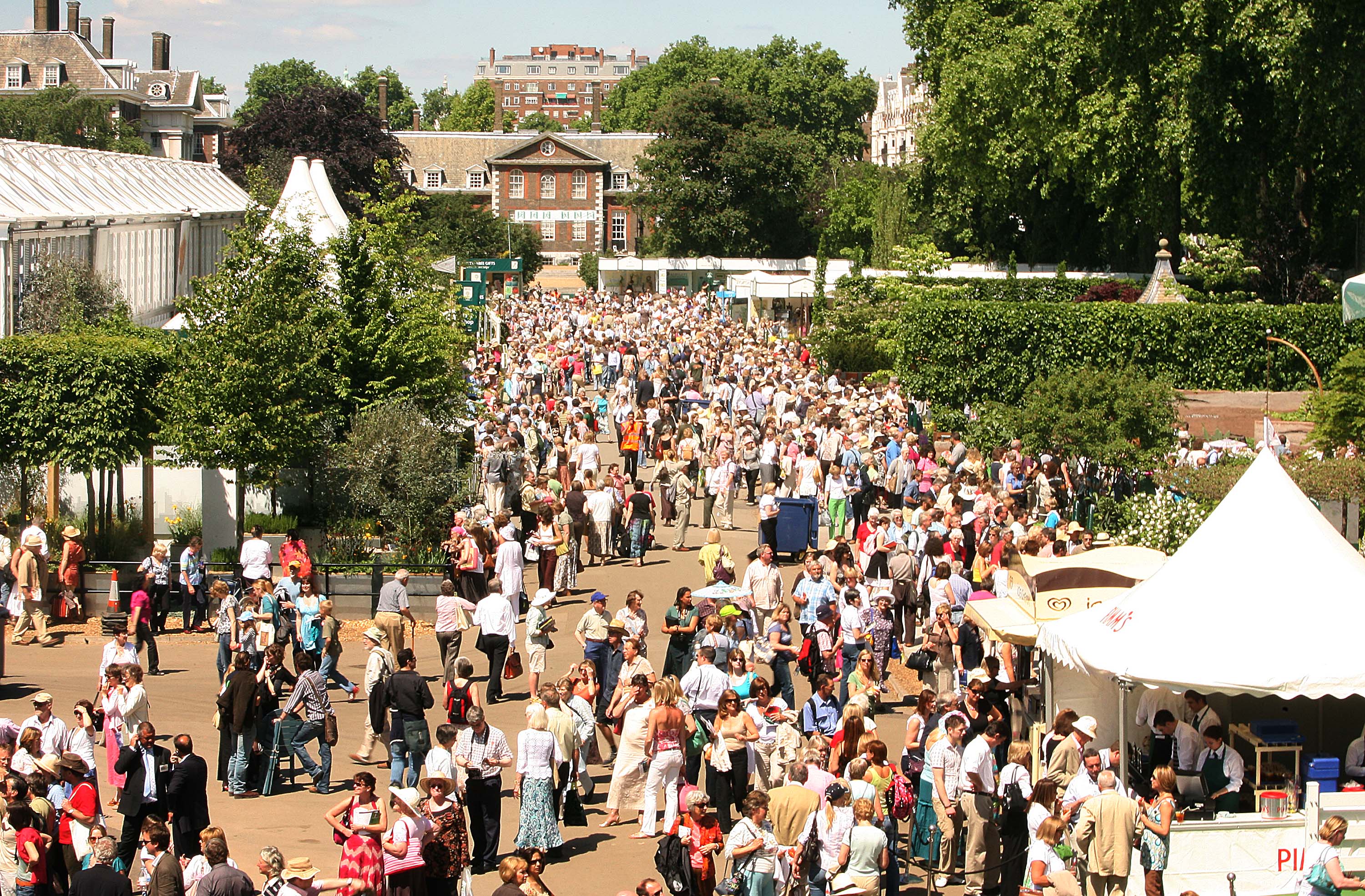Chelsea Flower Show crowds