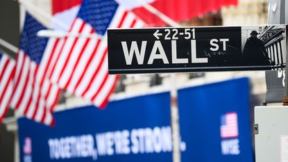 Wall Street sign © Noam Galai/Getty Images