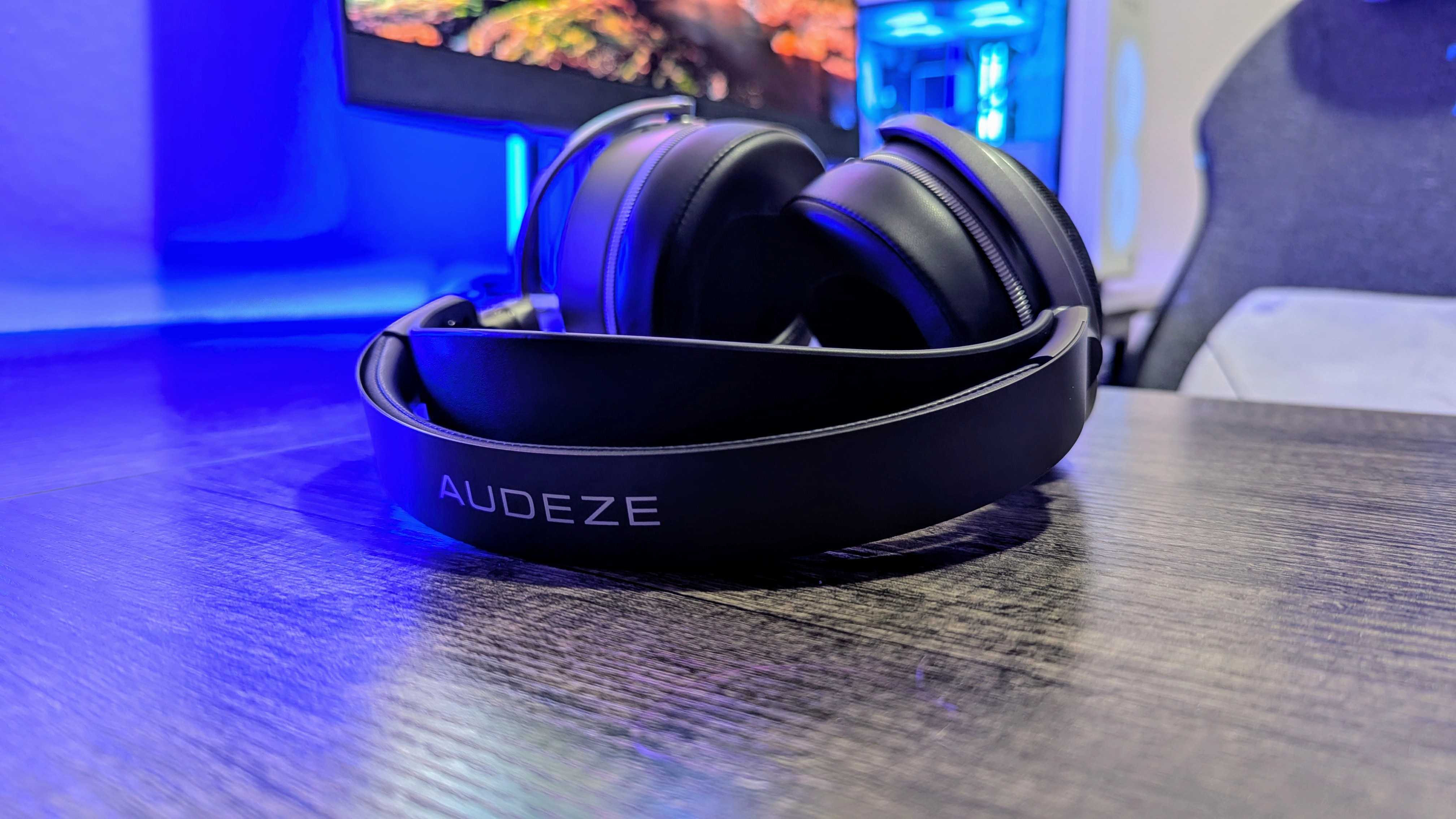 Image of the Audeze LCD-S20 wired headphones.