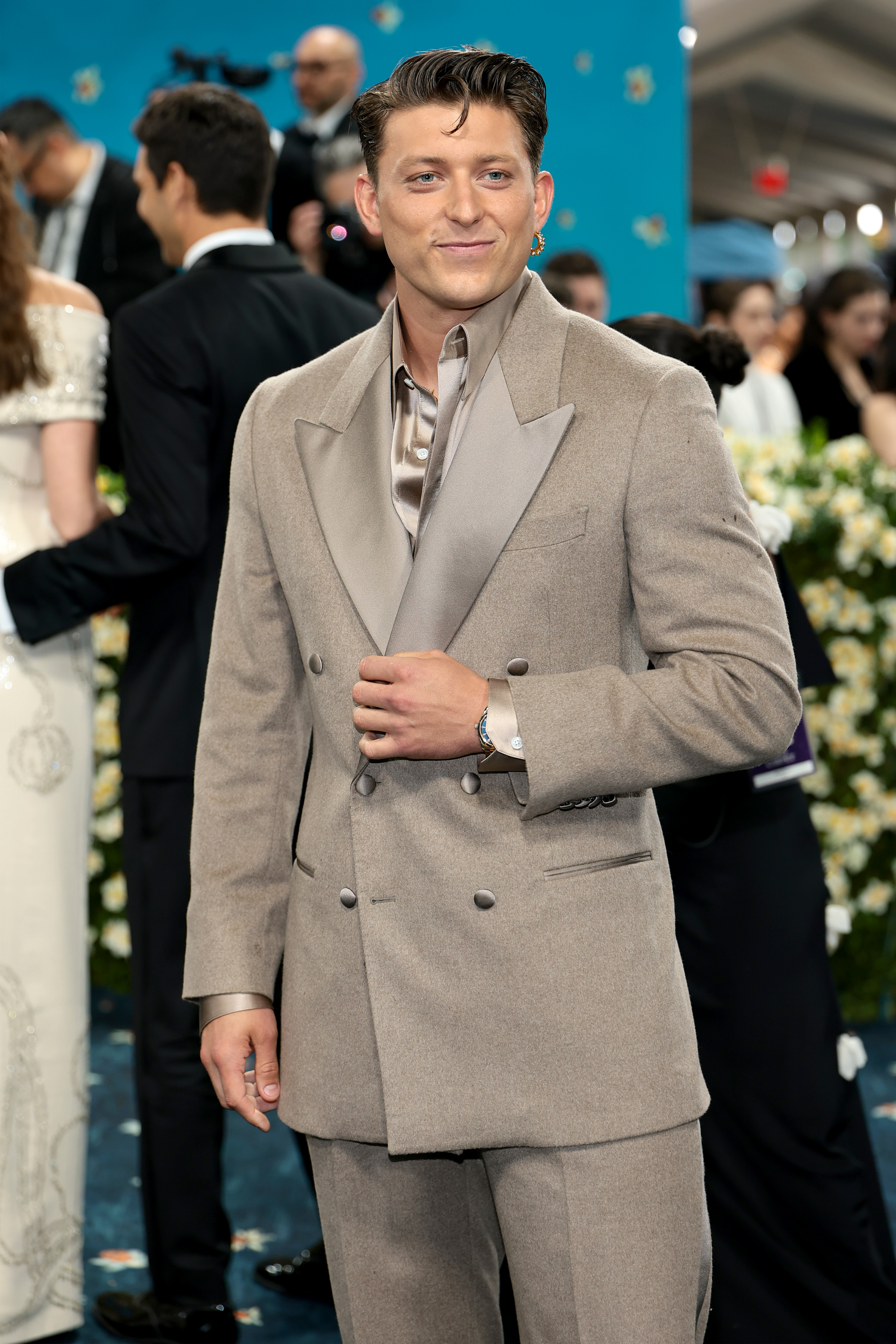 Tom Francis wearing a Kiss Curl hairstyle.