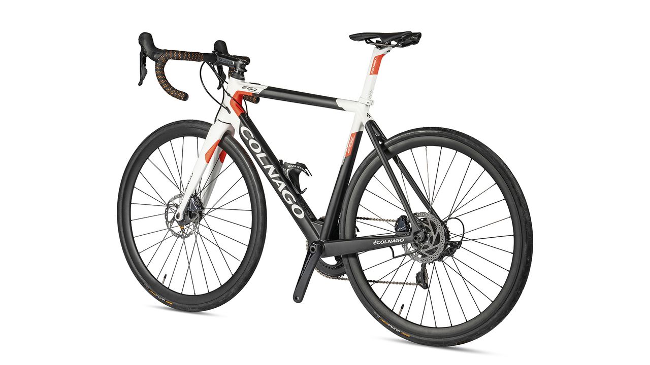Both the front and rear disc brakes use 160mm rotors