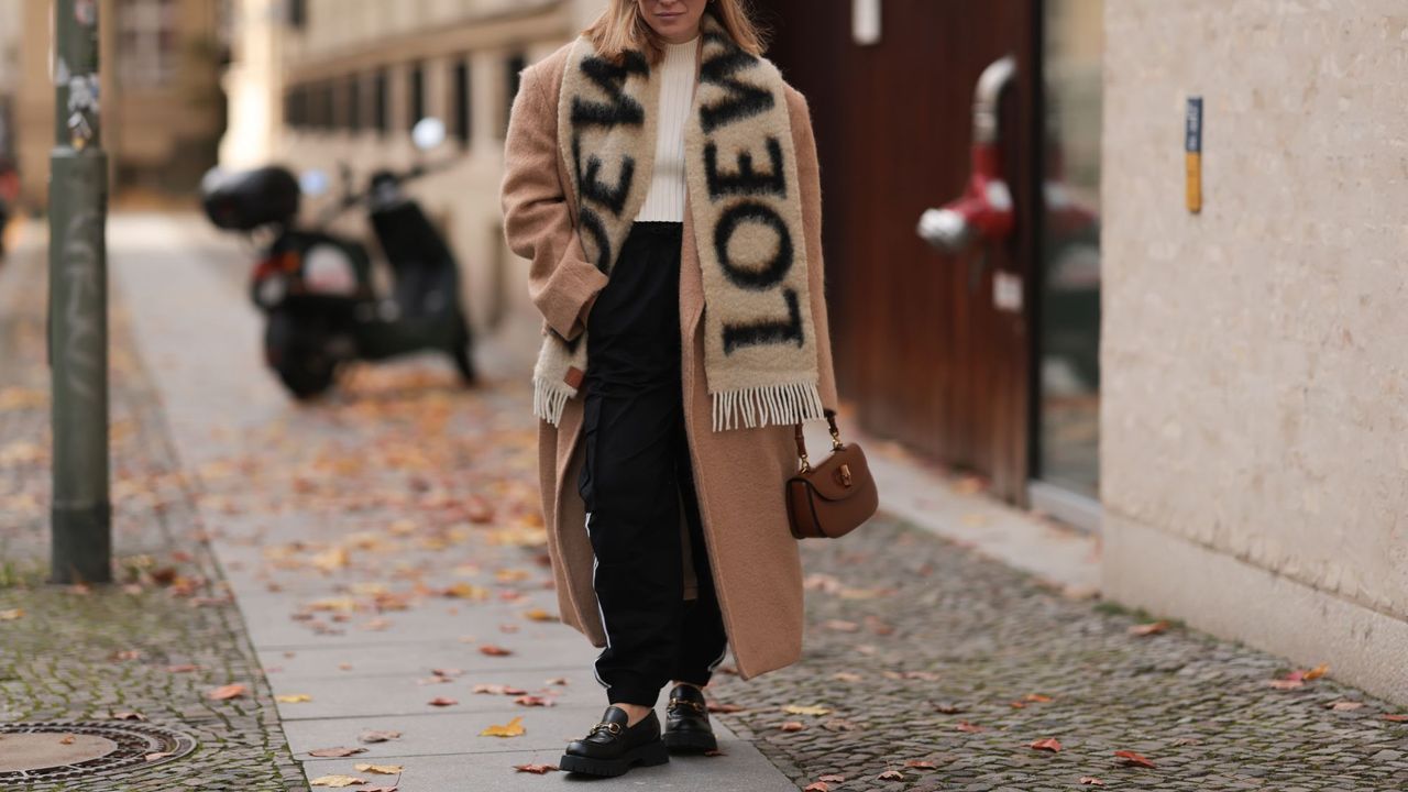 Sonia Lyson in Loewe logo scarf GettyImages-1780382766