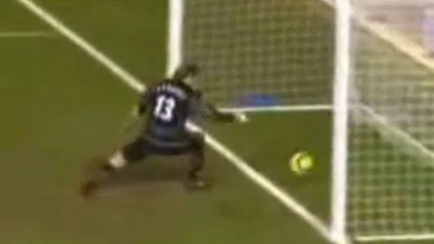 Pedro Mendes – Manchester United v Tottenham 2005