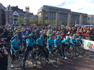 The Astana riders and the Liege-Bastogne-Liege peloton remember Michele Scarponi before the start