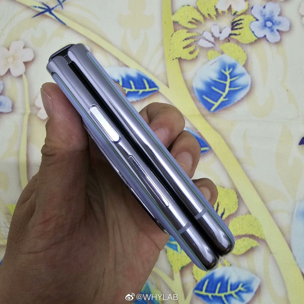 Leaked hands-on of the Tecno Phantom V Flip