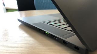 Razer Blade 15 (2019) speakers and right side ports