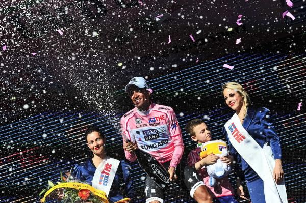Alberto Contador (Saxo Bank Sungard) sprays champagne