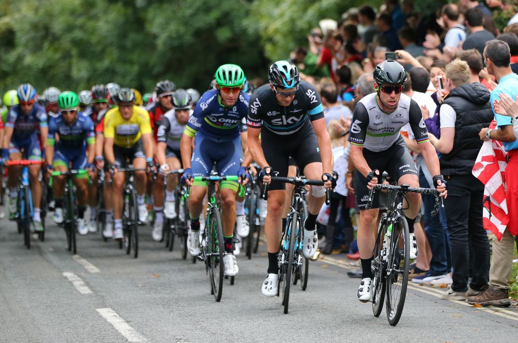 Mark Cavendish (Dimension Data) does a turn