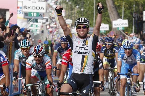 Mark Cavendish (HTC-Highroad) wins the stage