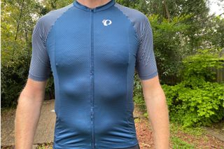 Male cyclist wearing the Pearl Izumi Interval jersey