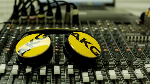 AKG Y50 Headphone review