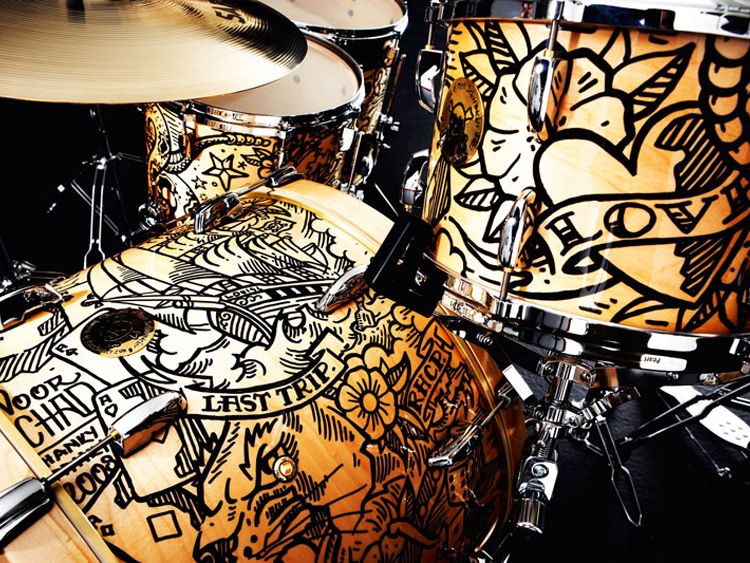FYI: There isn&acute;t a single RHCP member who hasn&acute;t been tattooed by Henk Schiffmacher