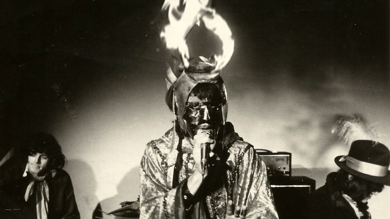 English singer-songwriter Arthur Brown performs on stage with the 'Crazy World Of Arthur Brown' wearing a burning helmet headdress, circa 1968. (Photo by Mark and Colleen Hayward/Getty Images)