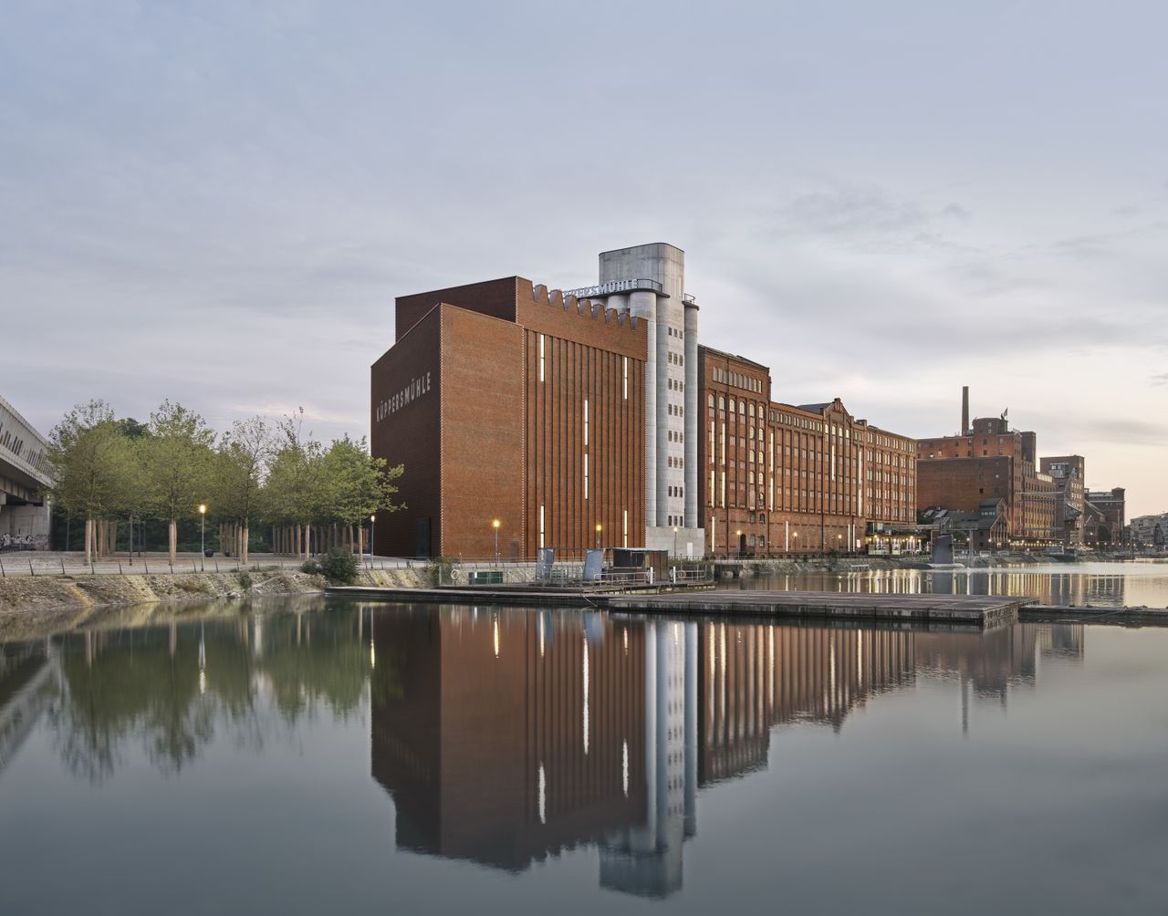 Hero exterior over the water of the Museum Küppersmühle Duisburg