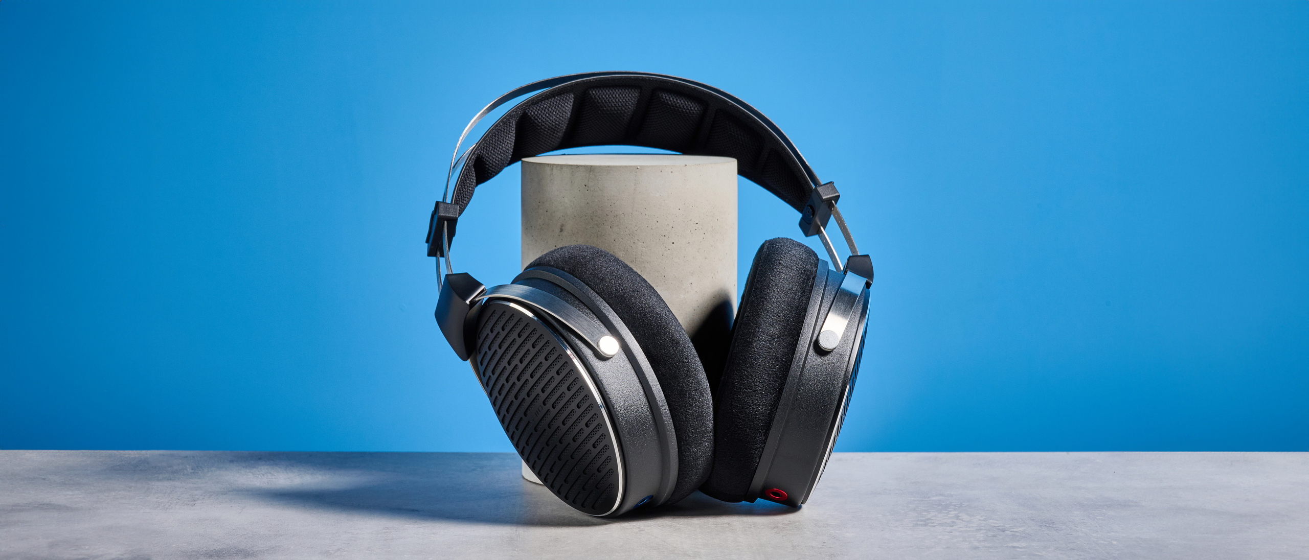 the FiiO JT3 headphones in black and silver shown against a blue tom's guide background