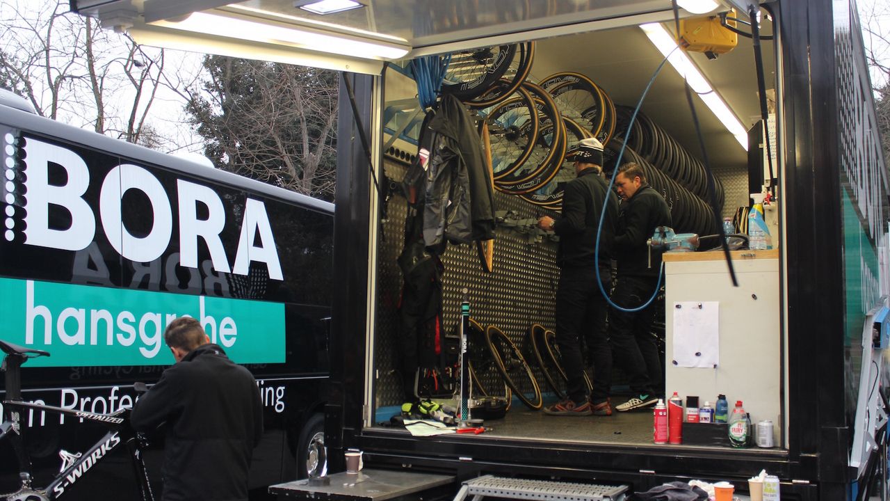 The Bora-Hansgrohe mechanics were working well ahead of the race start