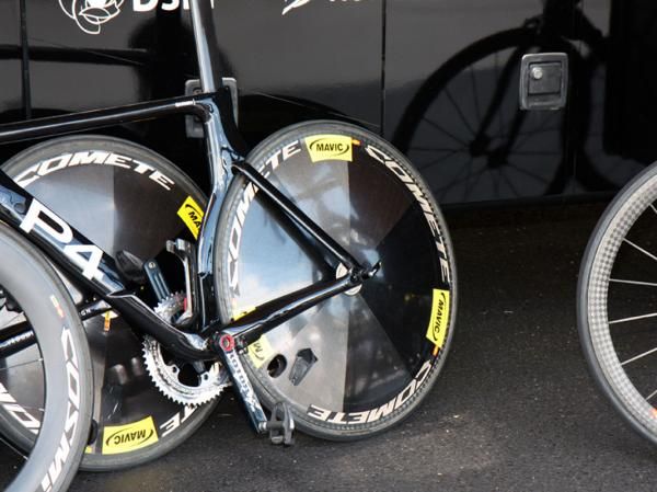 Garmin-Cerv&eacute;lo's Mavic Comete rear discs sport carbon rims instead of the consumer version's Exalith-treated aluminum ones.