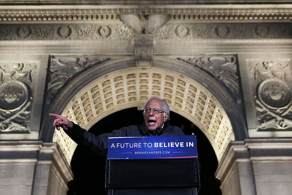 Bernie Sanders addresses 27,000 in New York&amp;#039;s Washington Square Park