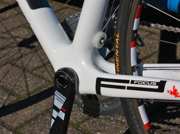 The meaty-looking bottom bracket area houses oversized BB30 integrated bearings.
