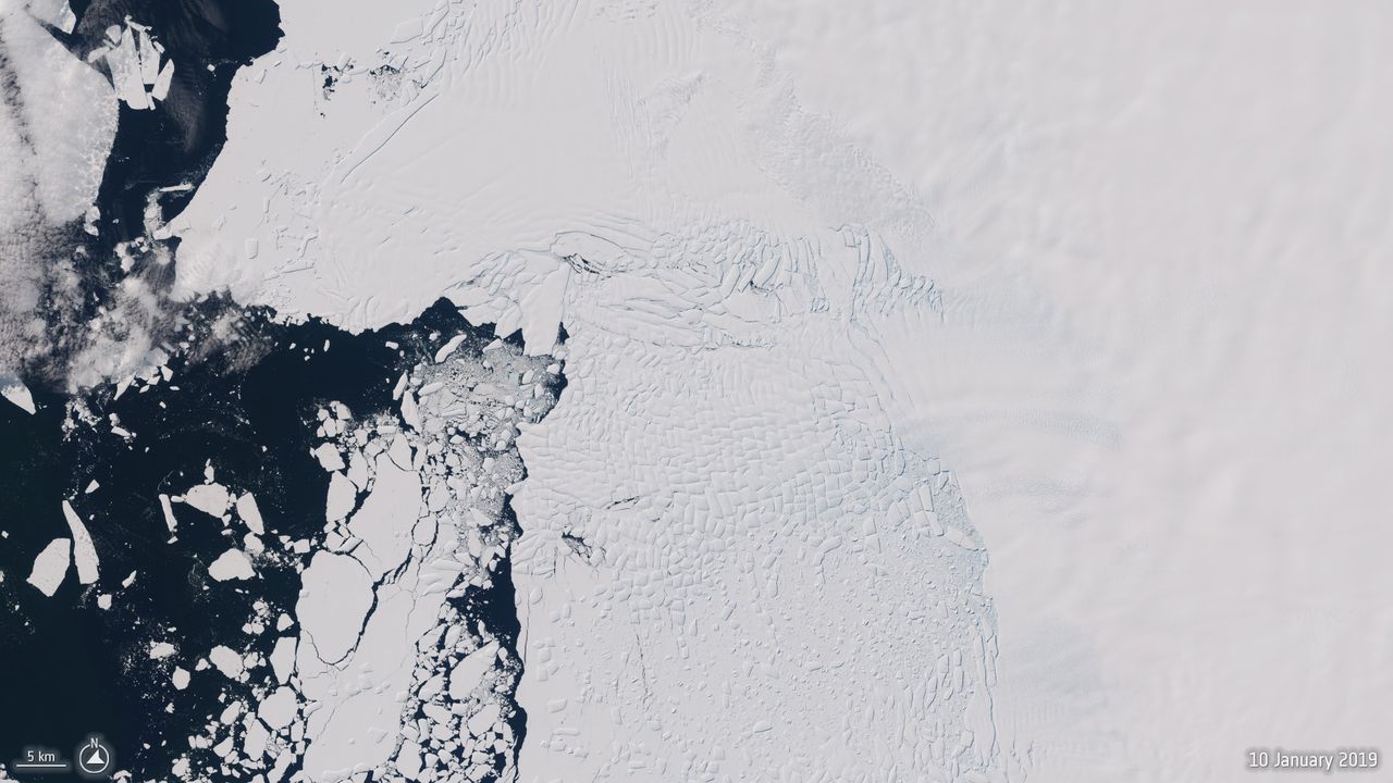 The 'Doomsday Glacier' is poised to lose its ice shelf this year. An Antarctic researcher explains what that means for global sea levels
