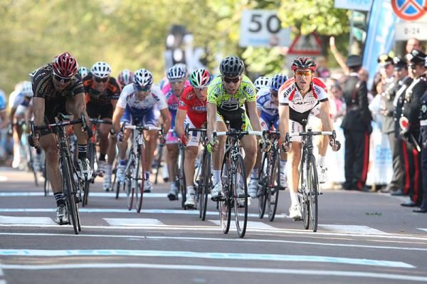 Francisco Jos&eacute; Ventoso (CarmioOro - A-Style) wins GP Beghelli ahead of Giovanni Visconti (ISD), l-r.