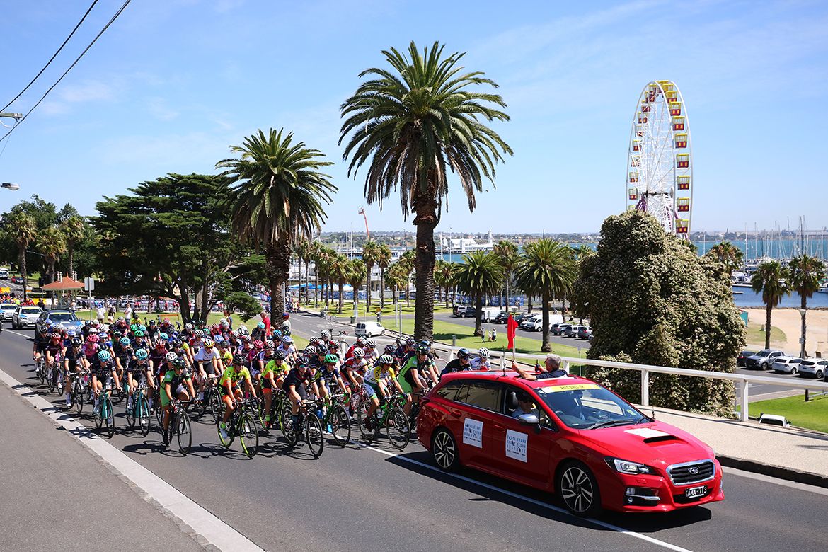 The women's 2017 Cadel Evans Great Ocean Road Race rolls out of Gellong