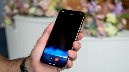 Talking to Gemini Live on a Google Pixel 9 Pro XL