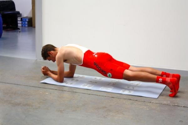 Darren Lapthorne demonstrates a forward plank